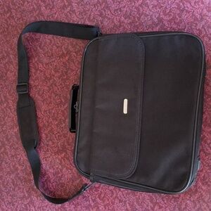 Tarsus laptop bag.